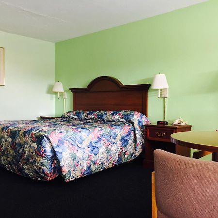 Relax Inn Folkston Bagian luar foto