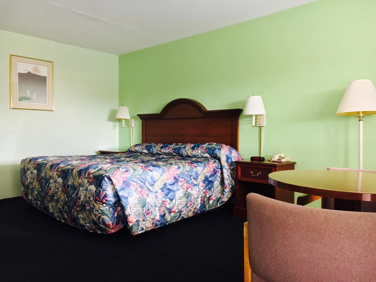 Relax Inn Folkston Bagian luar foto