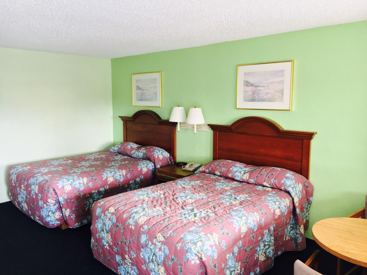 Relax Inn Folkston Bagian luar foto