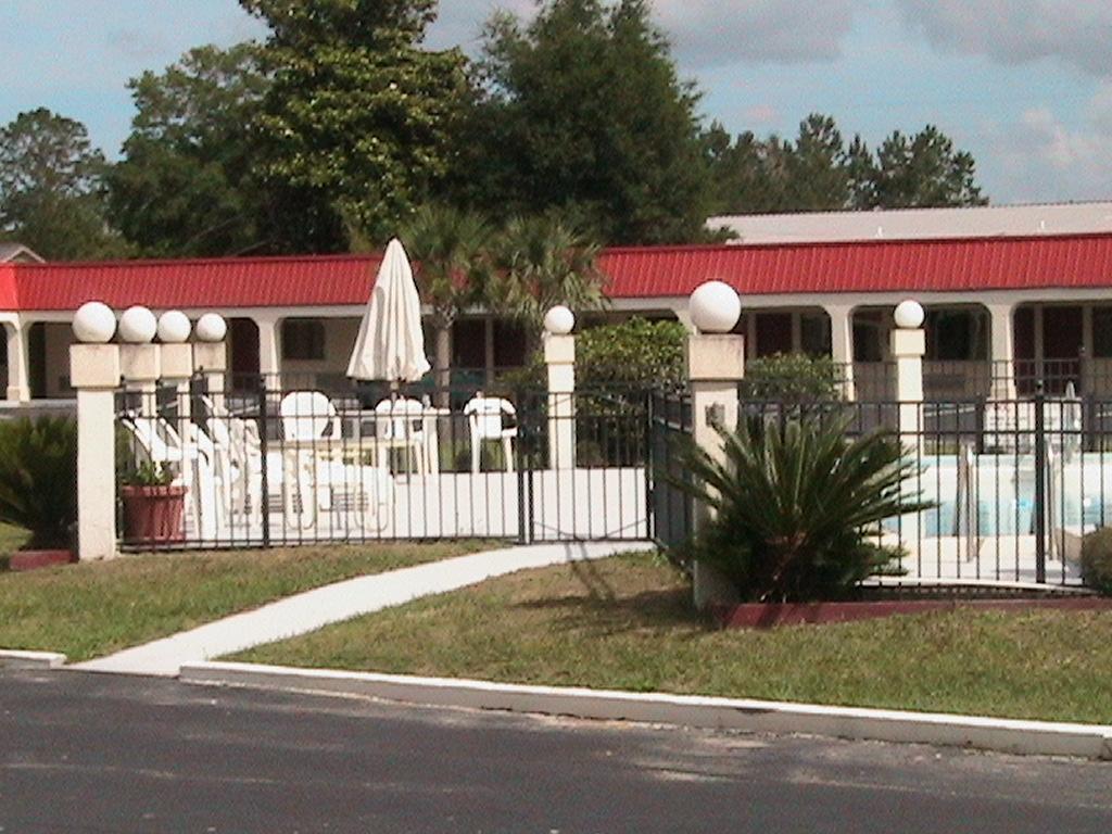 Relax Inn Folkston Bagian luar foto